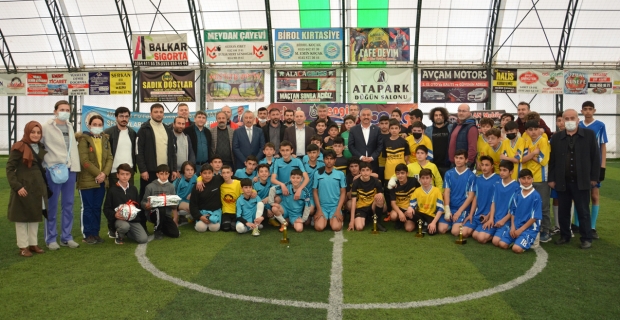 Okullar arası futbol turnuvasının kazananı İmam Hatip