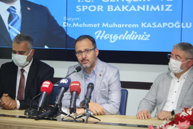 Bakan Kasapolğu'ndan ilçelere spor yatırımı sözü