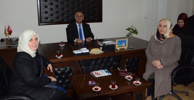 AK Parti Kadın Kollarından Dursun'a kutlama ziyareti
