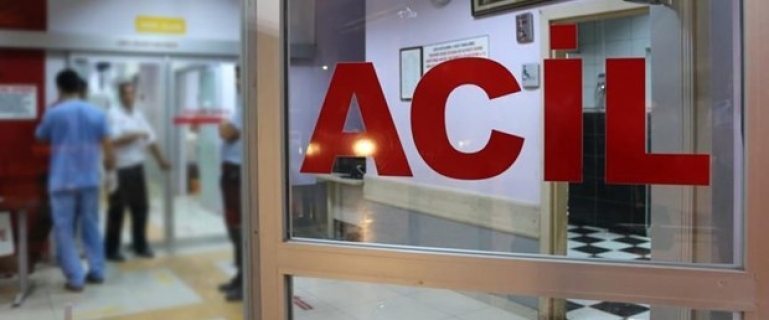 Araç motosiklete çarptı: 2 yaralı