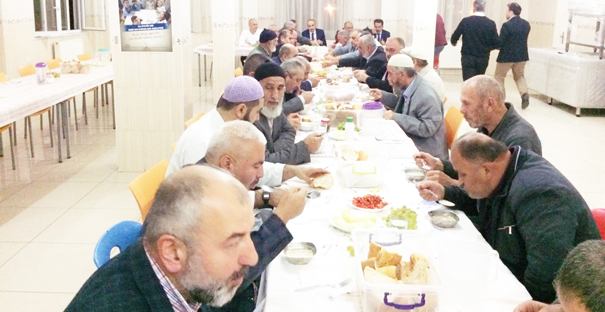 Emekli din görevlilerine yemek