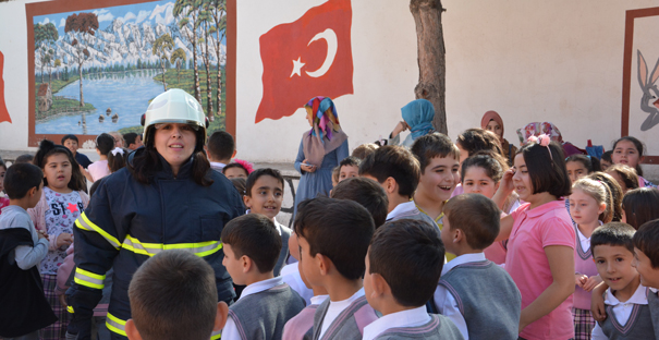 Hüseyin Gazi İlkokulu itfaiyecileri ağırladı