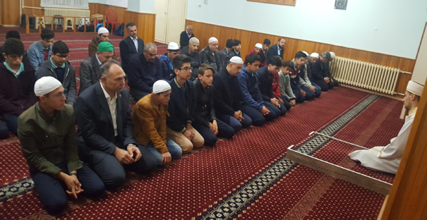Sabah namazında buluşuyorlar