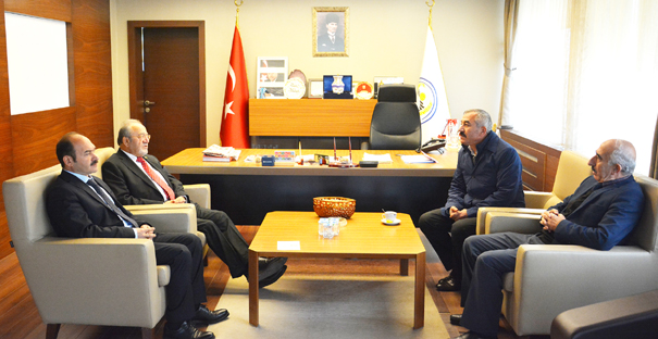 Uslu'dan Kurtyemez ve Eyvaz'a ziyaret
