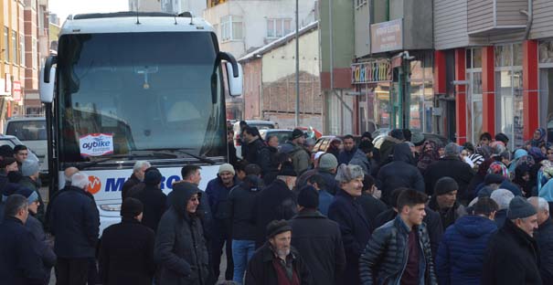 Umre yolcuları dualarla uğurlandı