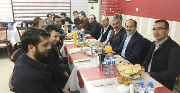 AK Gençler yemekte buluştu