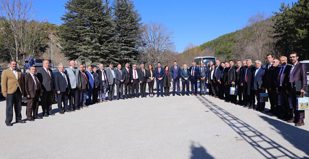 Validen meclis üyelerine plaket