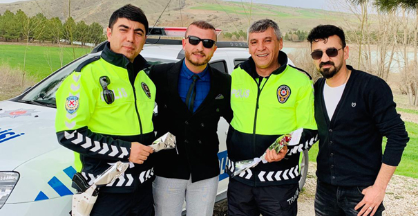 İtimat Sürücü Kursu'ndan polise anlamlı kutlama