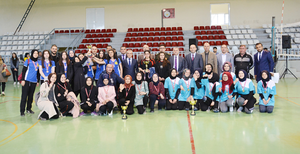 Liselerarası voleybolda şampiyonlar ödüllendirildi