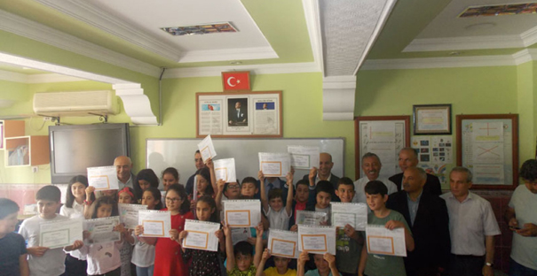Alaca’da öğrenciler karne sevinci yaşadı