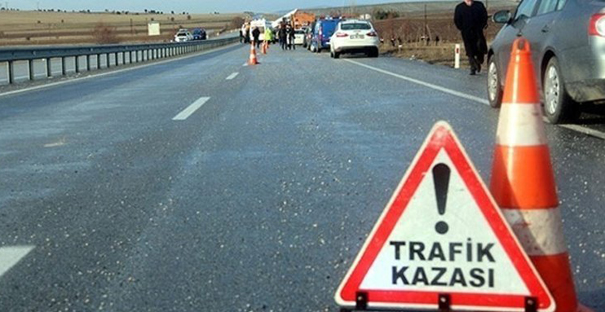 Araç boş araziye girdi: 2 yaralı