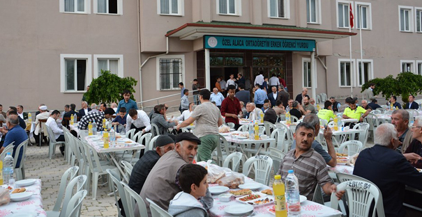 Kafkas, Alaca’da iftar yemeği verdi
