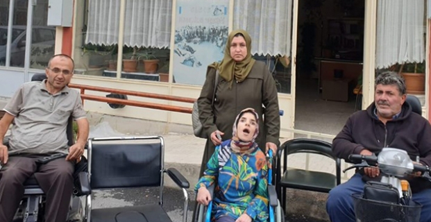 Iraklı aileye sandalye bağışı