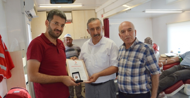 Kızılay'dan madalya töreni
