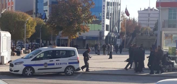 Esnaf Cumhuriyet Meydanına polis istiyor
