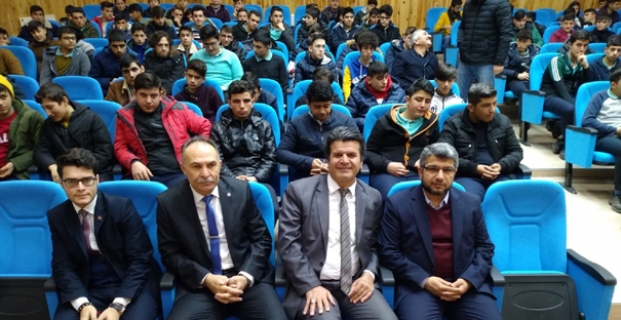 İmam Hatip'te konferans