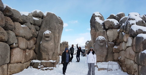 Turist rehberleri Alaca'yı gezdi