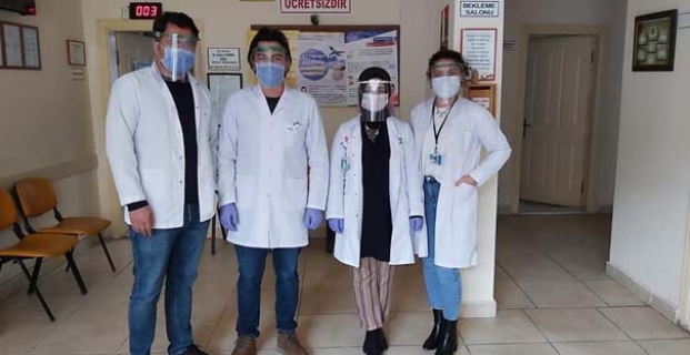 Alaca'daki sağlık çalışanlarına siperlik maske