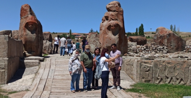 Alacahöyük'e ziyaretçi akını