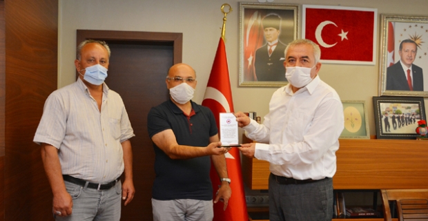 Plaket takdim ettiler