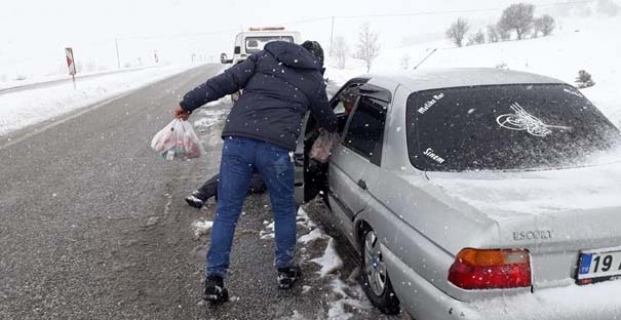 Alaca Belediyesi'nden yollarda mahsur kalanlara ikramlık