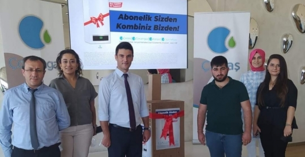 ÇEDAŞ kazanan talihlilere kombilerini teslim ediyor