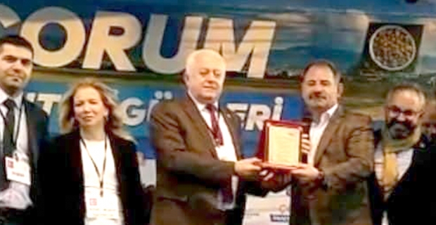 İsmail Gençkurt'a plaket