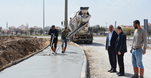 Hastane yolunun kaldırımları yapılıyor