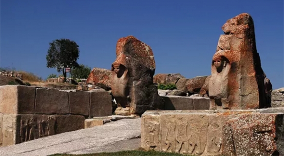 Alacahöyük mü Göbeklitepe mi?