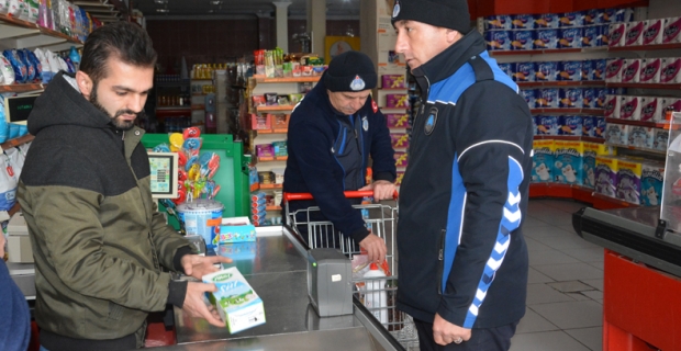 Zabıta marketleri denetledi