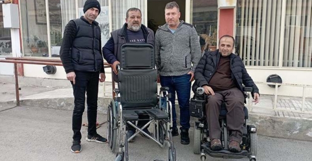Afşin’deki depremzedeye tekerlekli sandalye gönderdiler