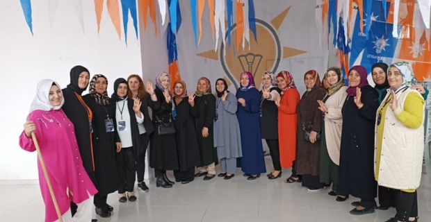 AK Partili kadınlar ‘Anneler Günü’nü kutladı