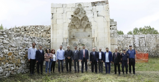 Tarihi Hüseyin Gazi Türbesi’nin restorasyonu sürüyor