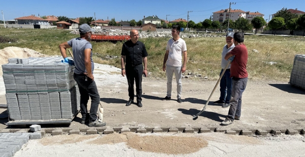 Belediye ekipleri, ilçe genelinde hummalı çalışmalarını sürdürüyor