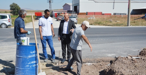 Çorum yolunda kaldırım çalışmaları yapılıyor