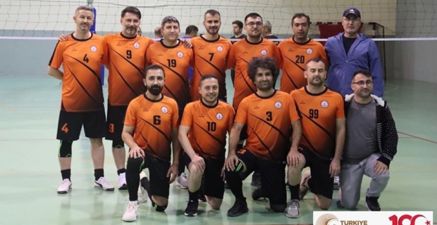 Voleybol turnuvası nefes kesiyor