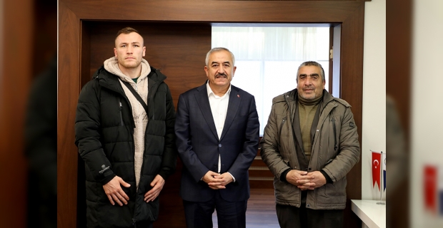 Başkan Şaltu, Alacalı sporcu Enver Aydoğan’ı kutladı