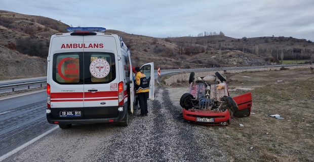 Virajı alamayan otomobil tarlaya uçtu: 2'si çocuk 3 yaralı