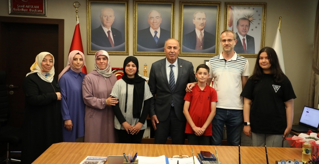 Siyer-i Nebi yarışmasında dereceye girenlere ödül