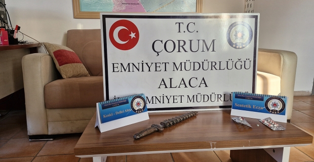 Şüphe üzerine durdurulan araçtan uyuşturucu madde ve kesici alet çıktı: 3 gözaltı