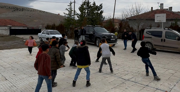 AK Gençlik gönülleri ısıtmaya Sarısüleyman Köyü ile devam etti