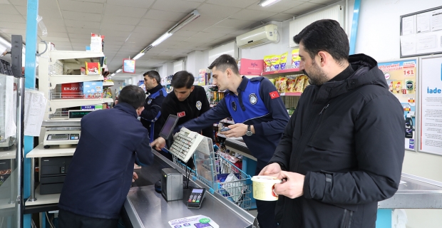 Alaca'da zabıta ekiplerinden zincir market ve fırınlara denetim