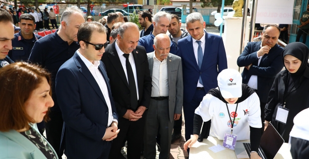 Alaca Kız İİHL'de TÜBİTAK Bilim Fuarı yoğun ilgi gördü