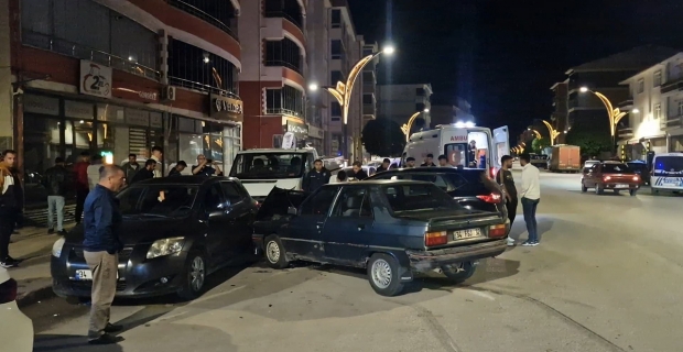 İki otomobil çarpıştı, 1 kişi yaralandı