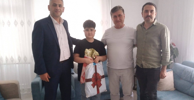 LGS’ye evinde girecek öğrenciye moral ziyareti