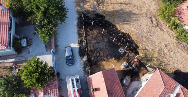 Alaca'da boş arsada yangın paniği: İtfaiye olası felaketi önledi