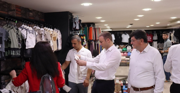 Alaca'da hizmete açıldı: İlk alışveriş Kaymakam Dinçer’den