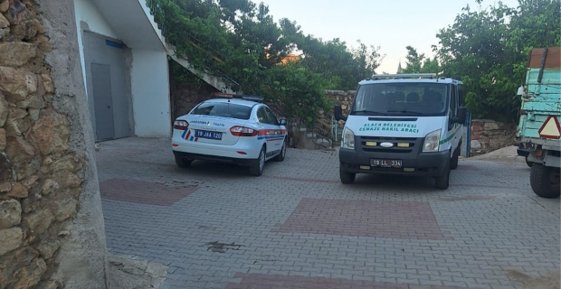 Alaca'da tek başına yaşayan kadın evinde ölü bulundu
