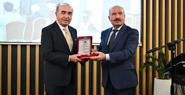 Alacalı hemşehrimiz Avni Çelik’ten örnek hamle: Başarılı öğrencilere özel burs fonu kuruldu