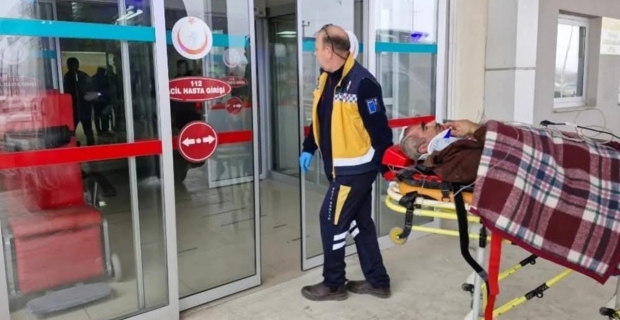 Tırpanla ot biçerken parmağını kopardı